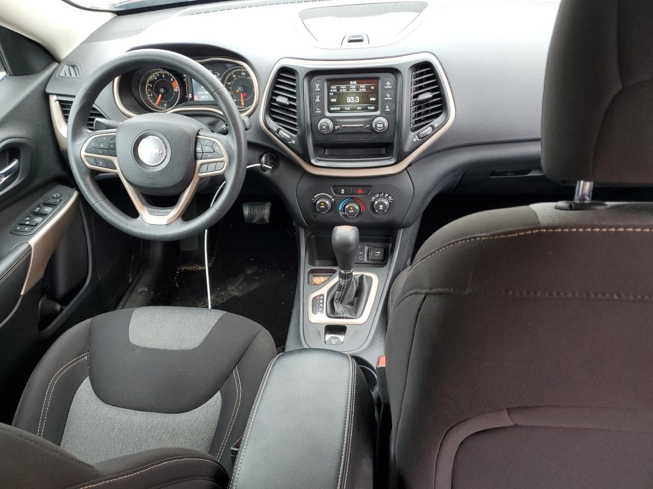 1C4PJLCB5JD524863 2018 Jeep Cherokee Latitude