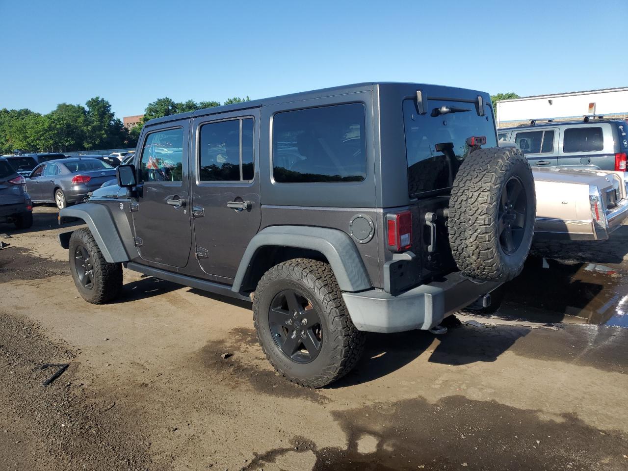 1C4BJWDG7HL653211 2017 Jeep Wrangler Unlimited Sport