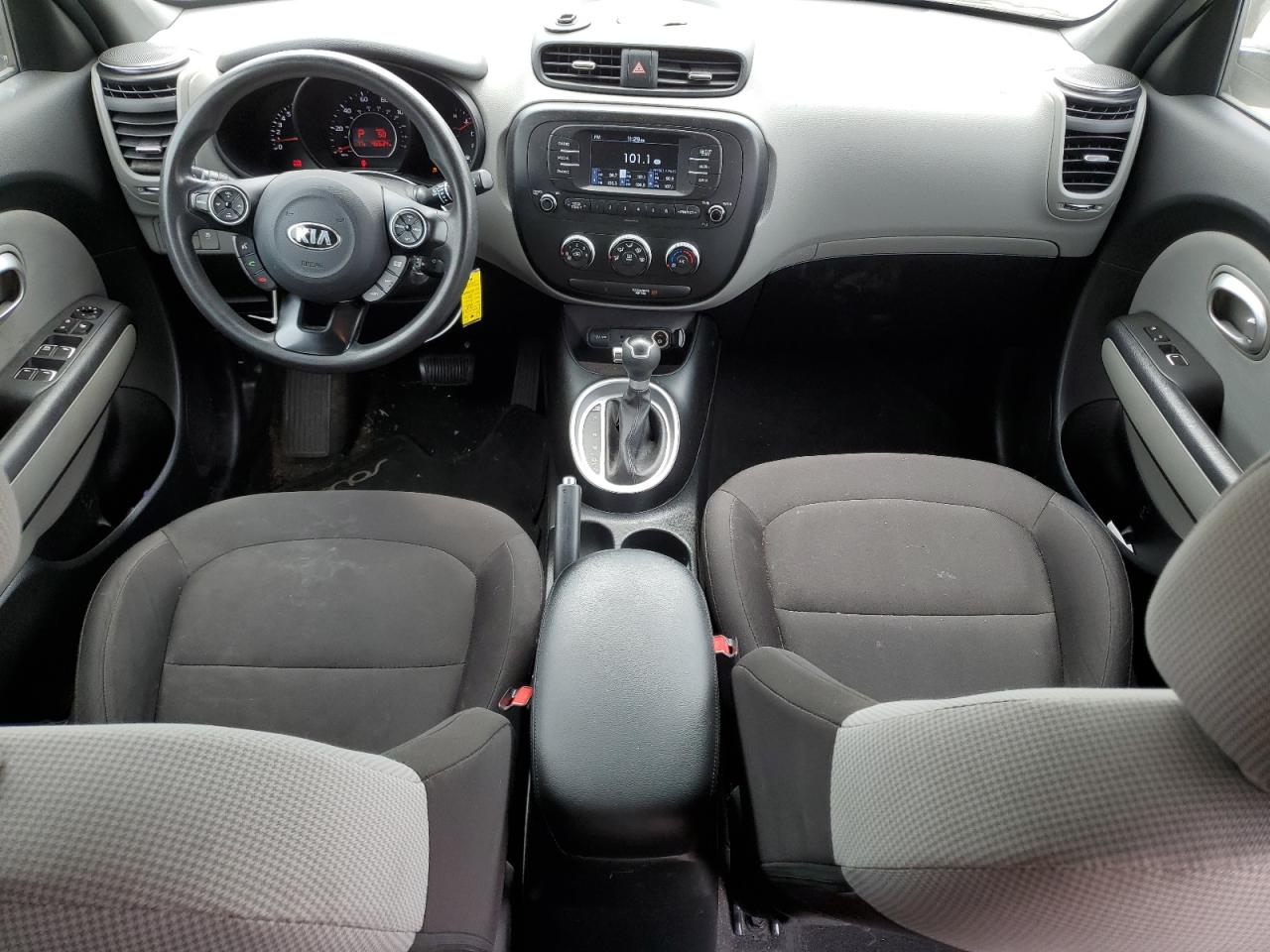 KNDJN2A29J7593075 2018 Kia Soul