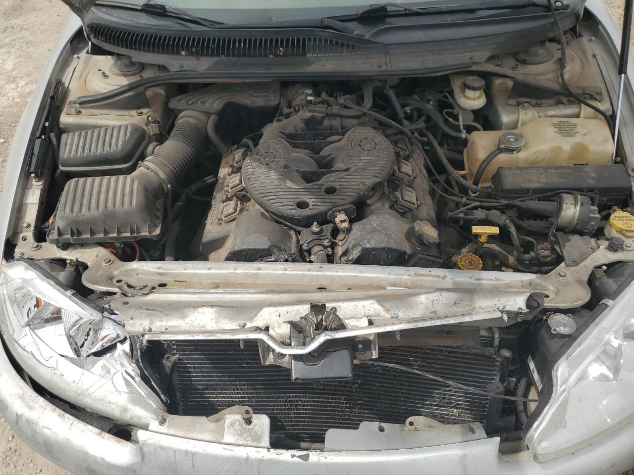 2B3HD46R64H675651 2004 Dodge Intrepid Se