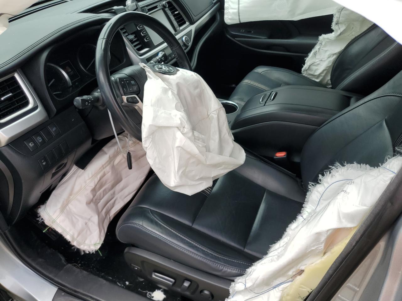 5TDJZRFH9HS426631 2017 Toyota Highlander Se