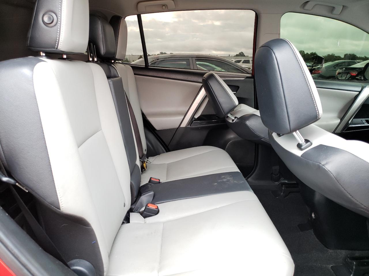 JTMYFREV1HJ144348 2017 Toyota Rav4 Limited