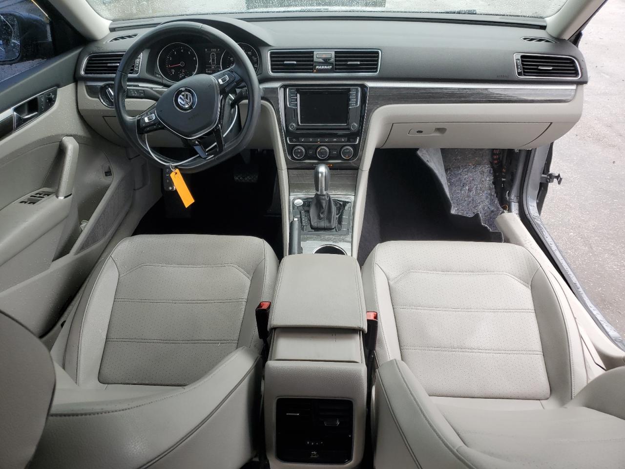 1VWBA7A31JC023629 2018 Volkswagen Passat Se