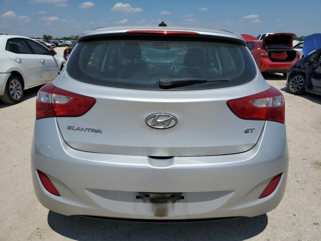 2017 Hyundai Elantra Gt vin: KMHD35LHXHU369892