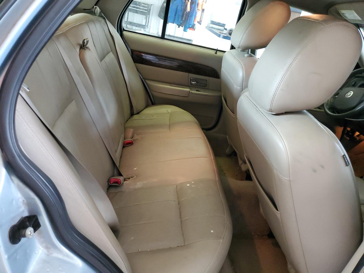 2MEBM7FV8BX603208 2011 Mercury Grand Marquis Ls