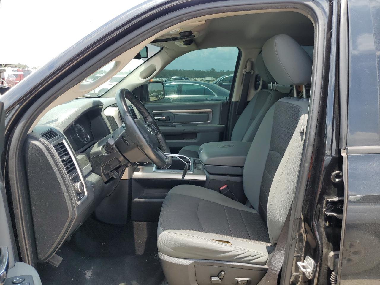 1C6RR6LT1FS629972 2015 Ram 1500 Slt