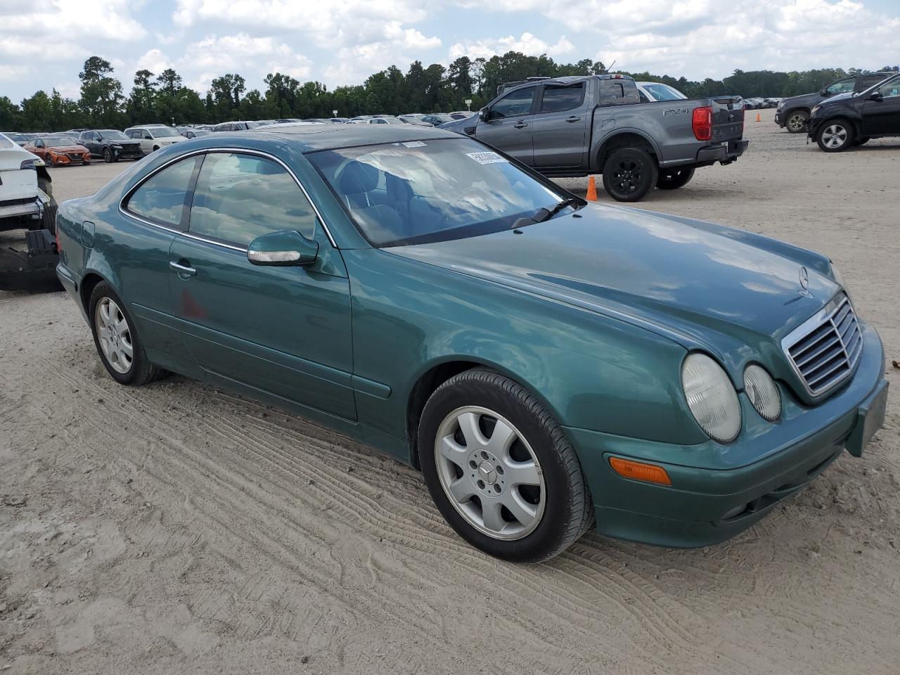 WDBLJ65G72T127668 2002 Mercedes-Benz Clk 320