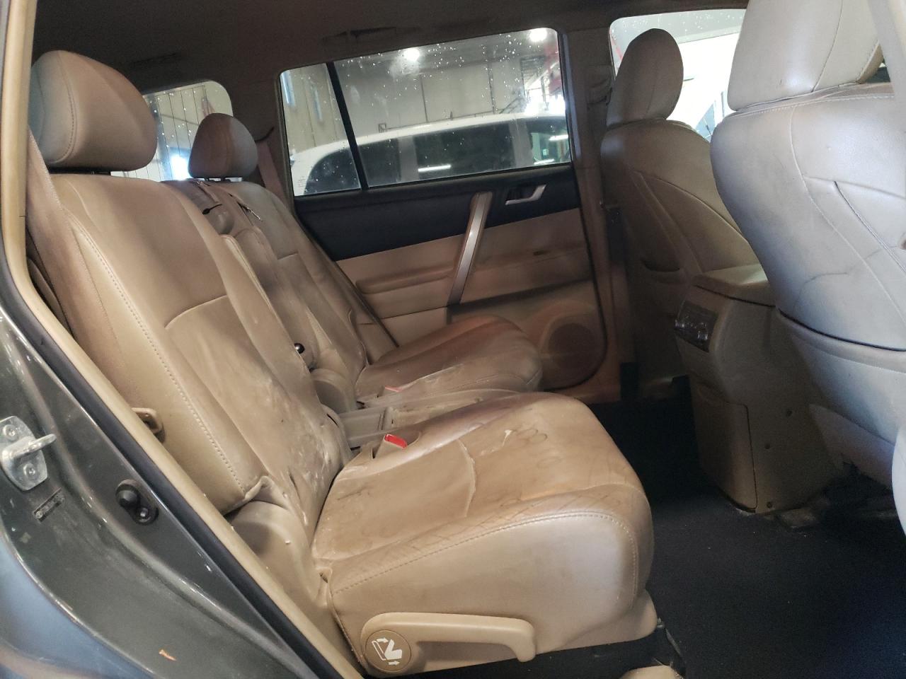 5TDBK3EH4CS157602 2012 Toyota Highlander Base