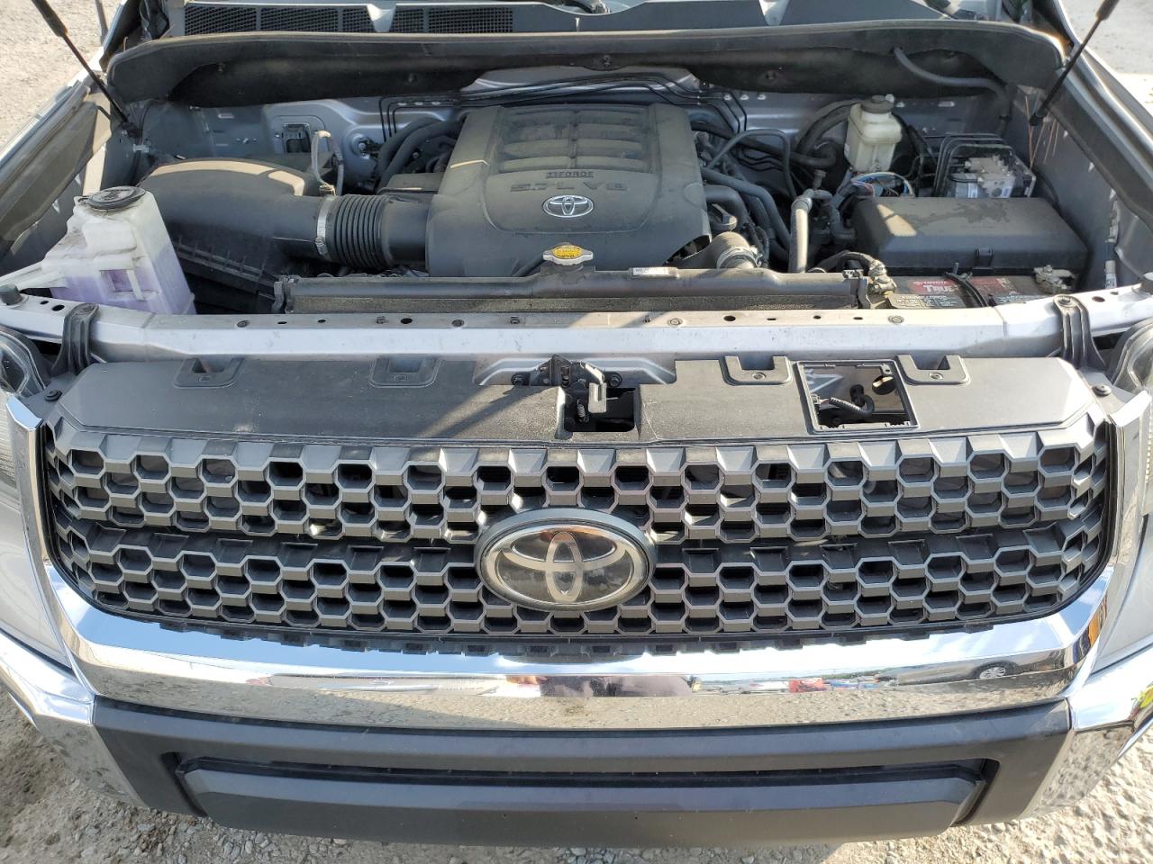 5TFEY5F1XJX229385 2018 Toyota Tundra Crewmax Sr5