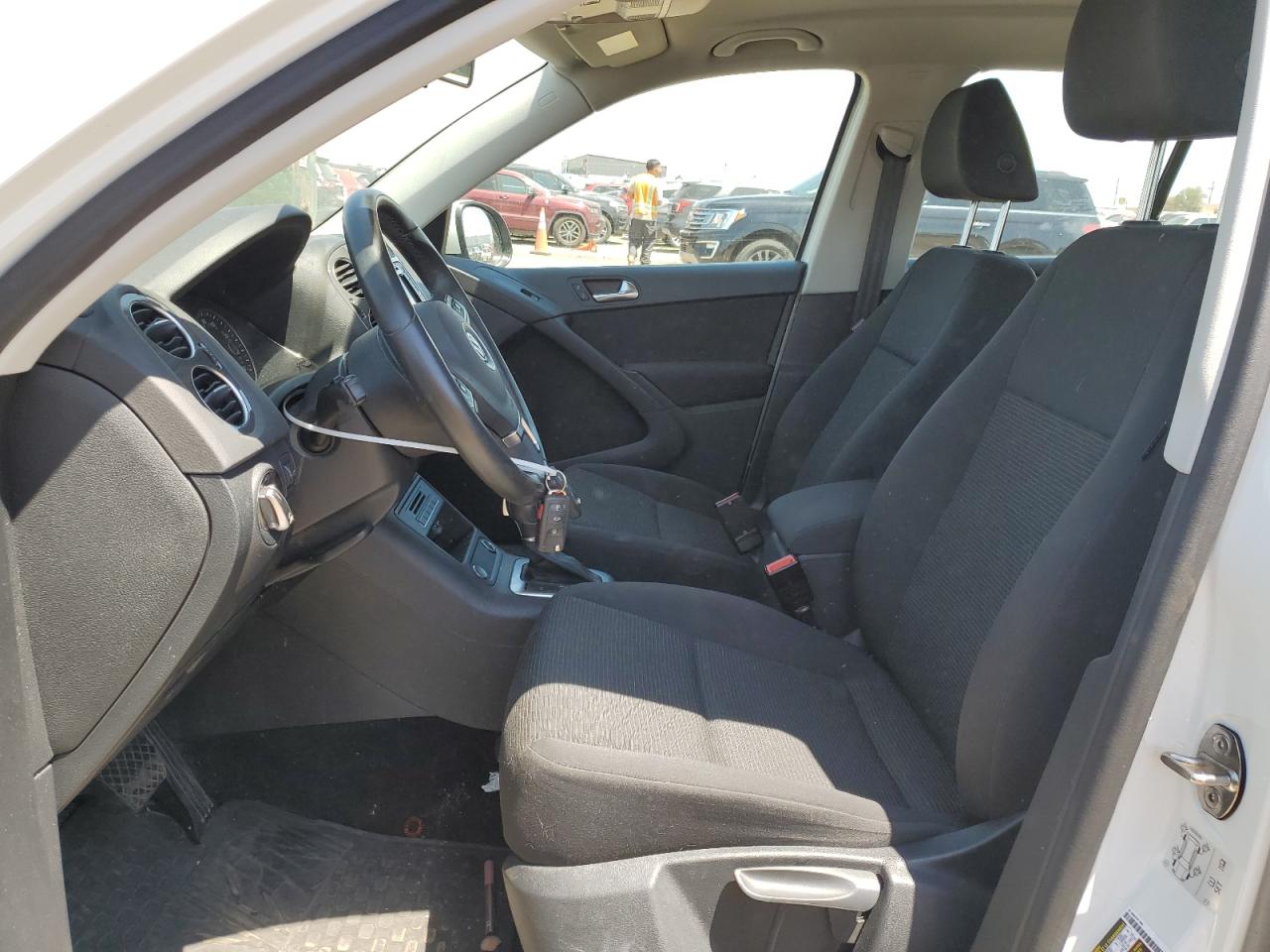 WVGBV7AX4HK048112 2017 Volkswagen Tiguan S