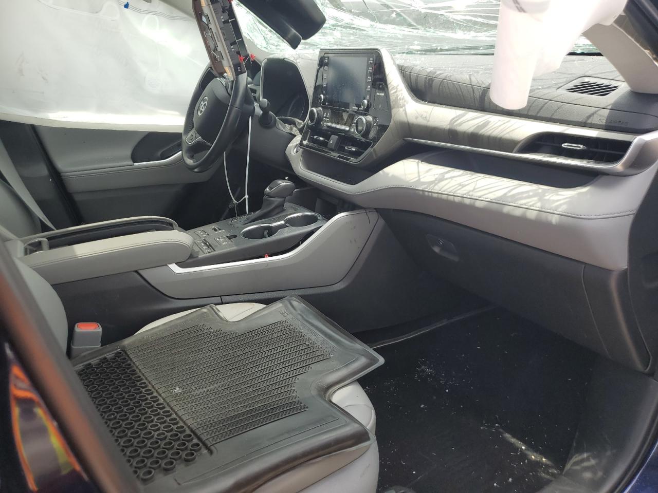 5TDGZRBH9MS545354 2021 Toyota Highlander Xle