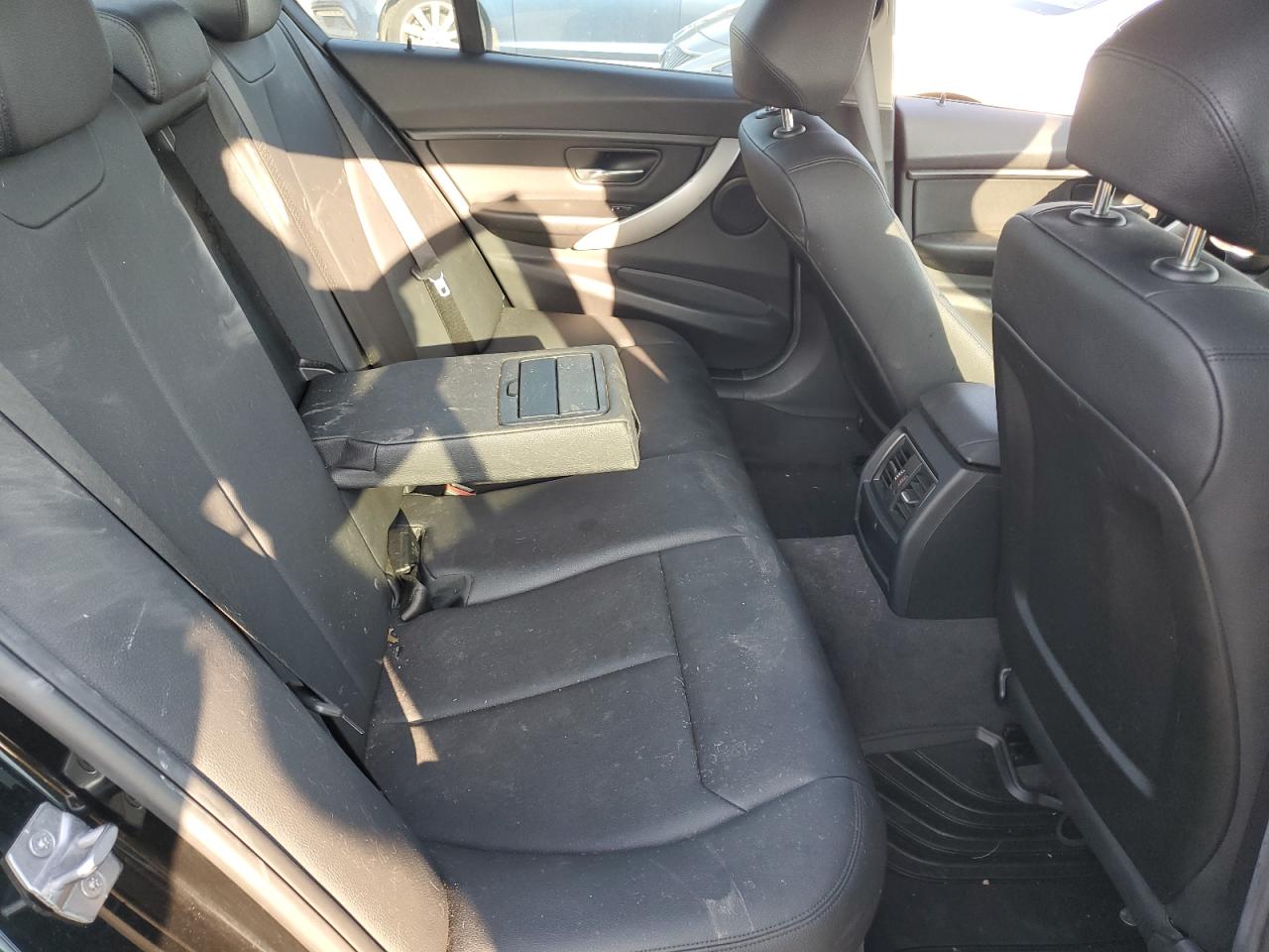 WBA8A9C54HK619693 2017 BMW 320 I