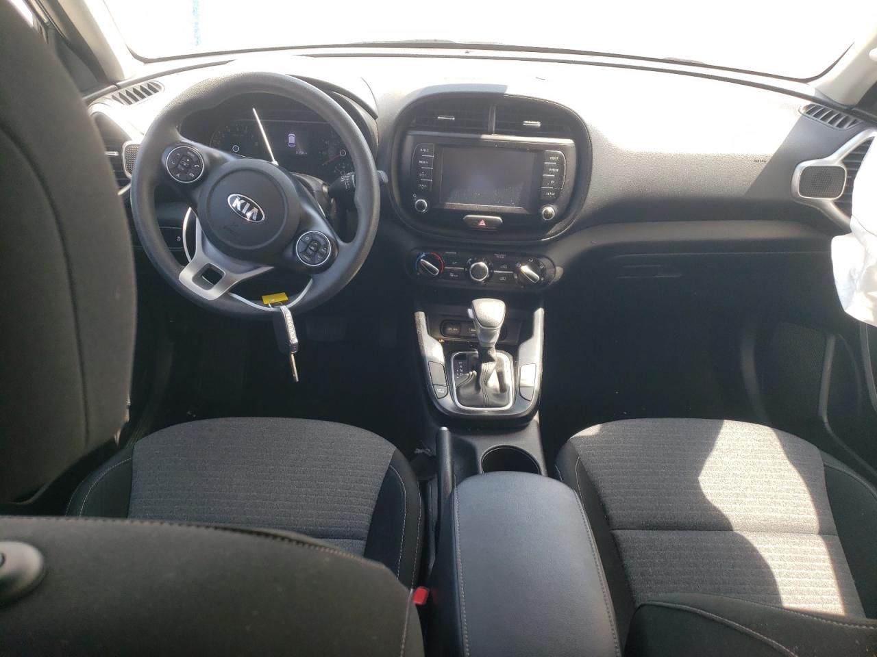 KNDJ23AU1L7100895 2020 Kia Soul Lx