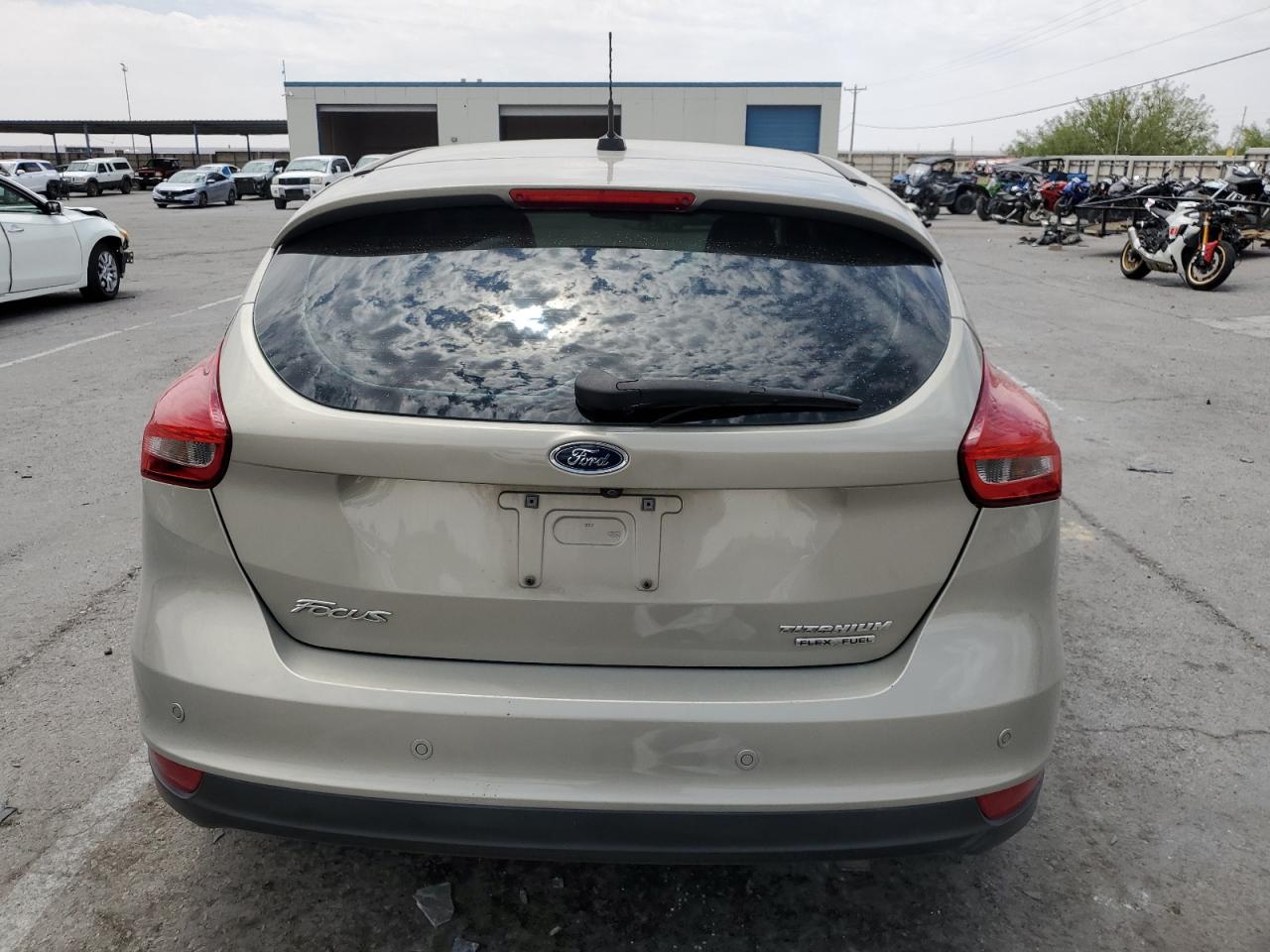 2016 Ford Focus Titanium vin: 1FADP3N20GL339851