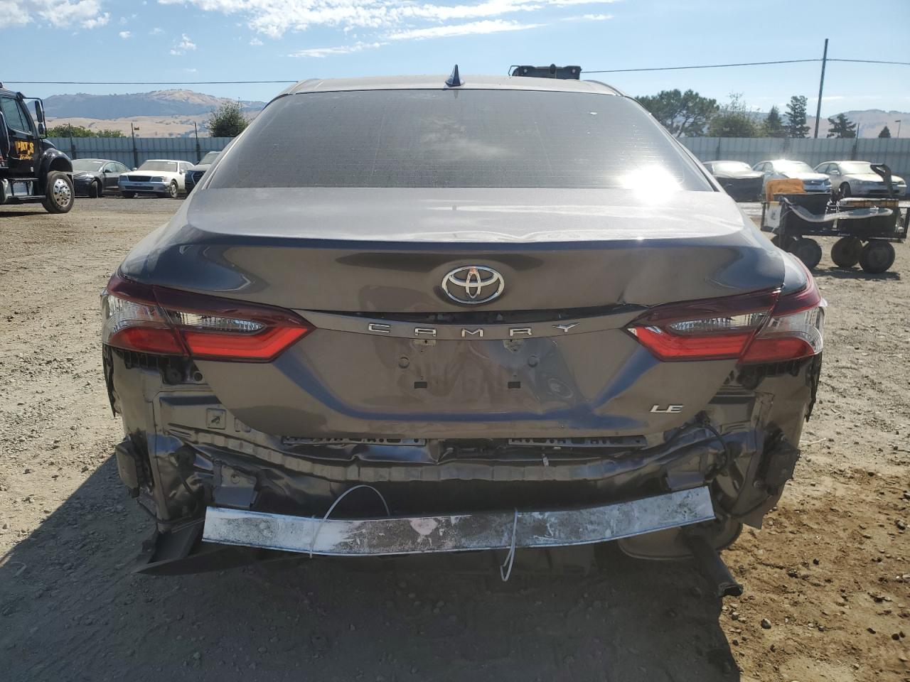 2022 Toyota Camry Le vin: 4T1R11AK0NU680424