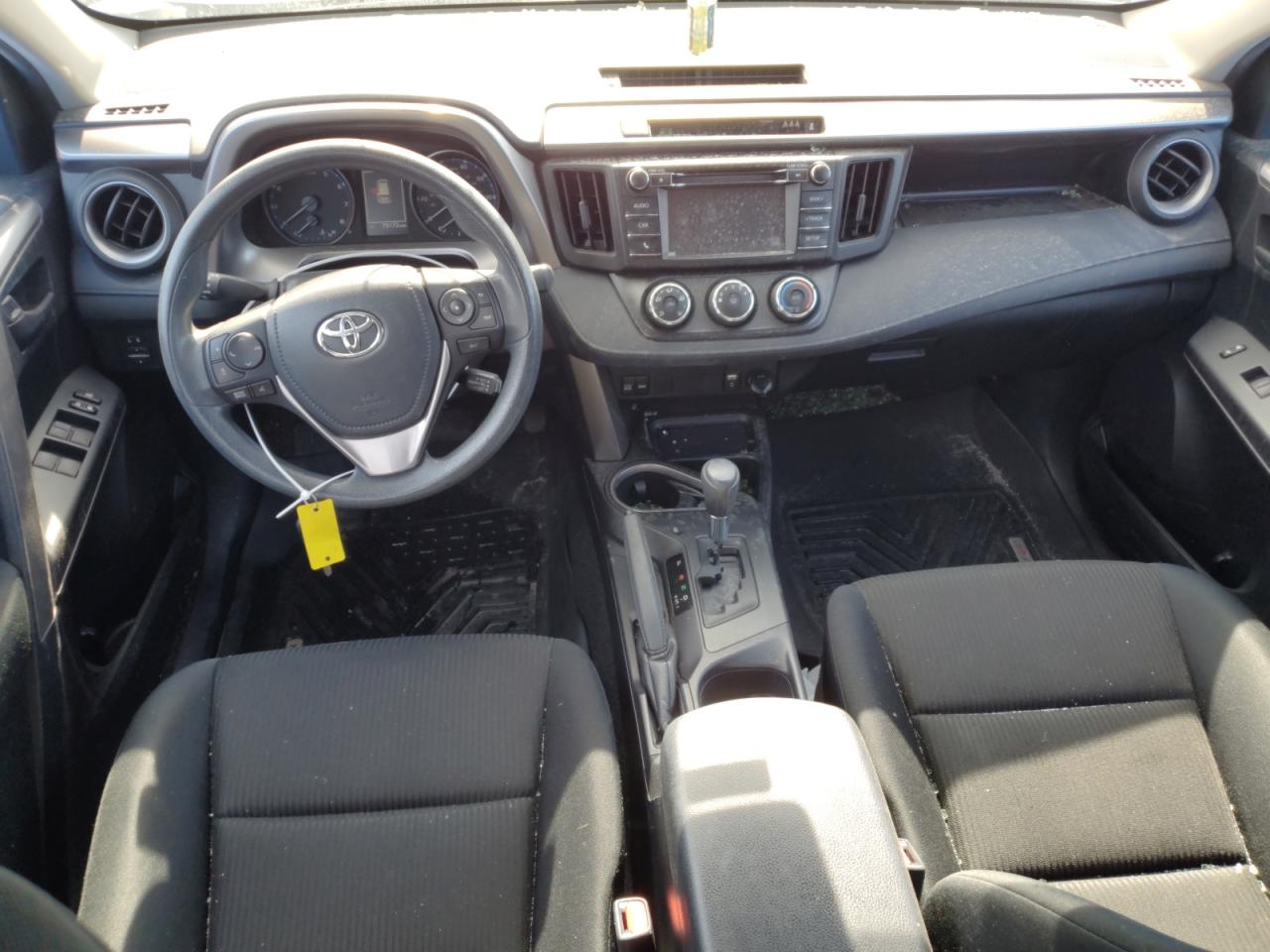 JTMBFREV5HJ709786 2017 Toyota Rav4 Le
