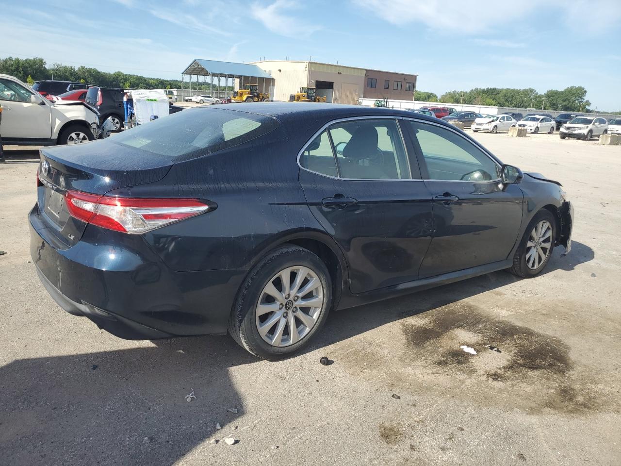 2018 Toyota Camry L vin: 4T1B11HK7JU626023