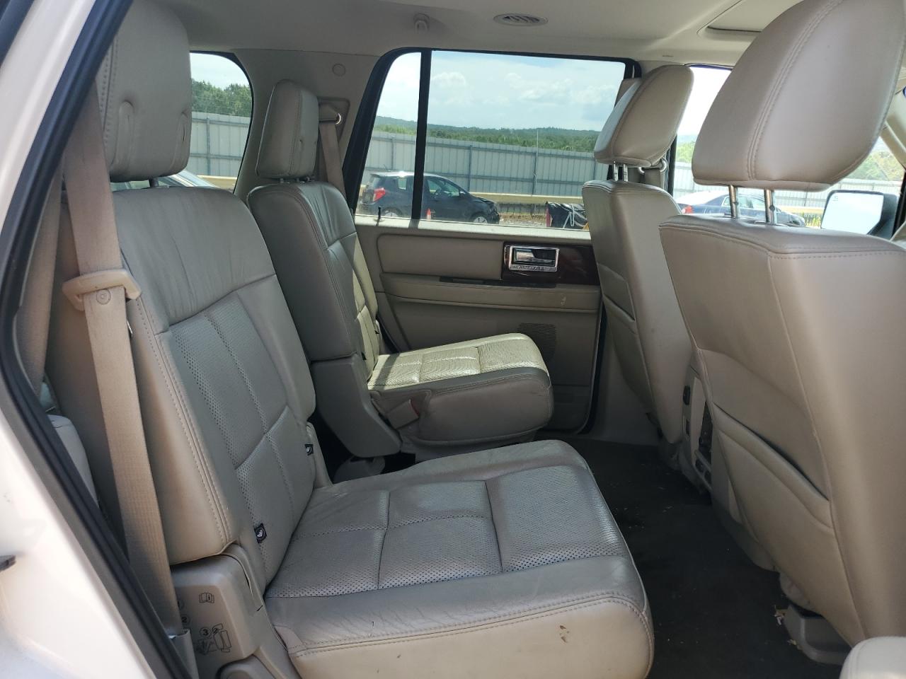 5LMJJ2J5XBEJ00399 2011 Lincoln Navigator