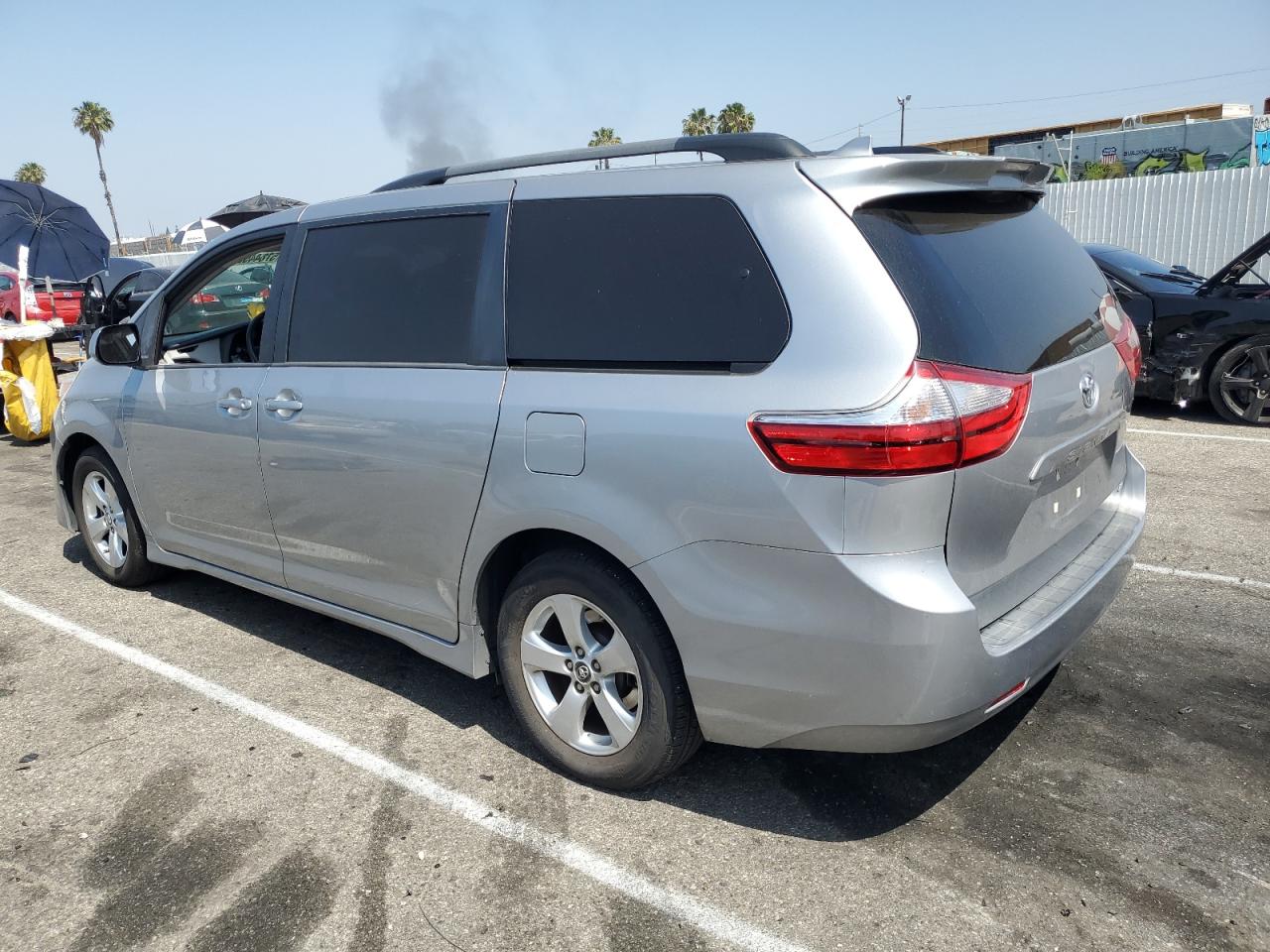 5TDKZ3DC0JS924621 2018 Toyota Sienna Le