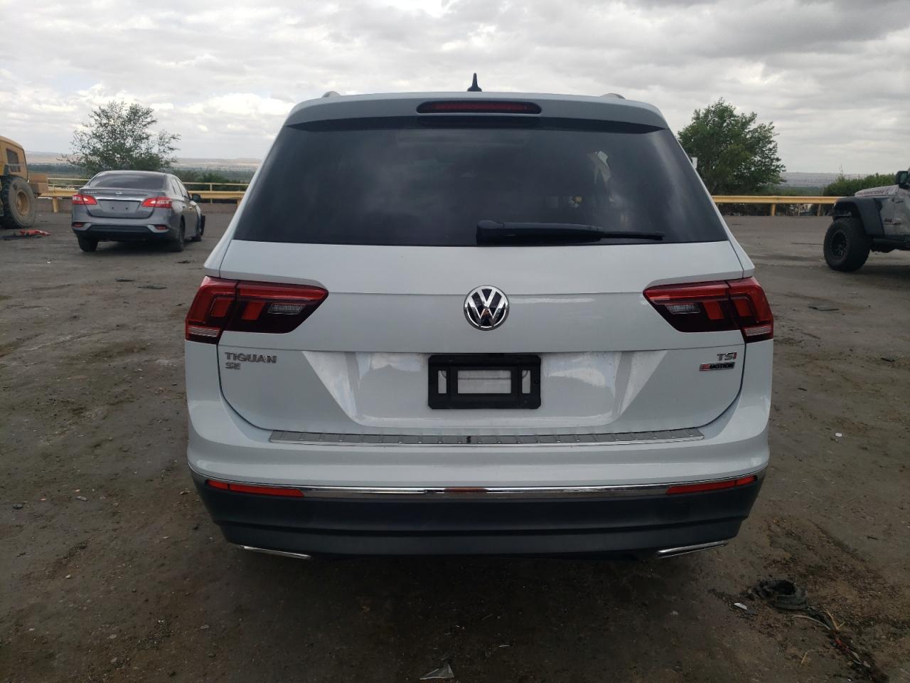 3VV2B7AX0JM053207 2018 Volkswagen Tiguan Se