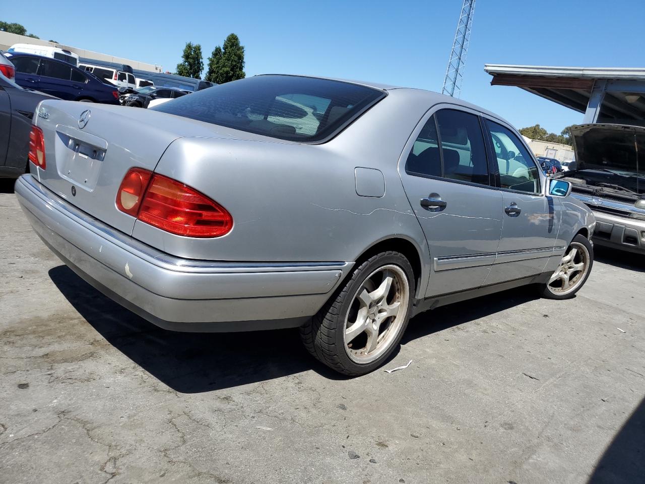 WDBJF65F5WA663214 1998 Mercedes-Benz E 320