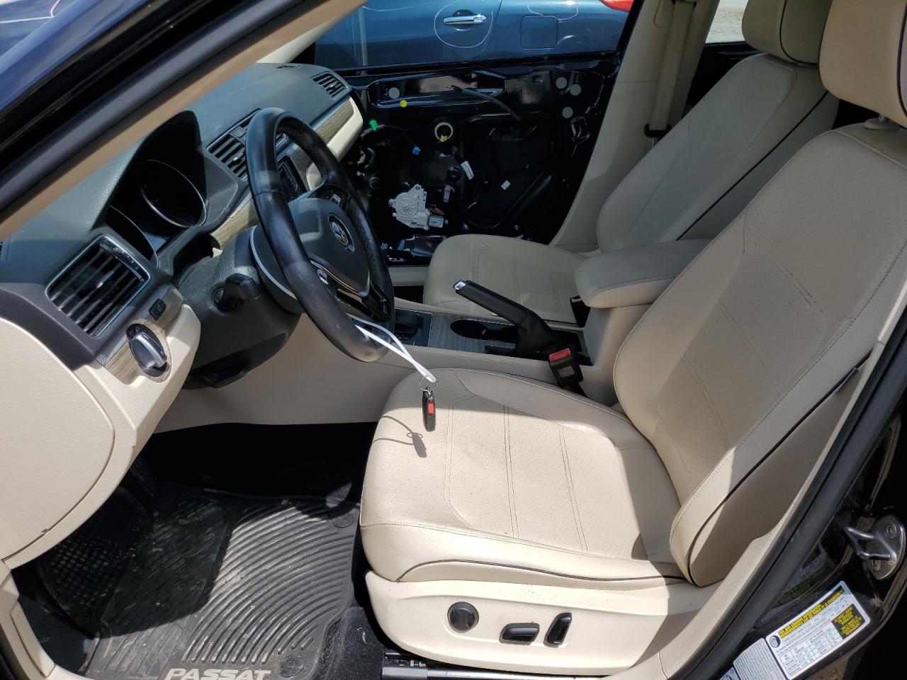 1VWBT7A30HC022086 2017 Volkswagen Passat Se