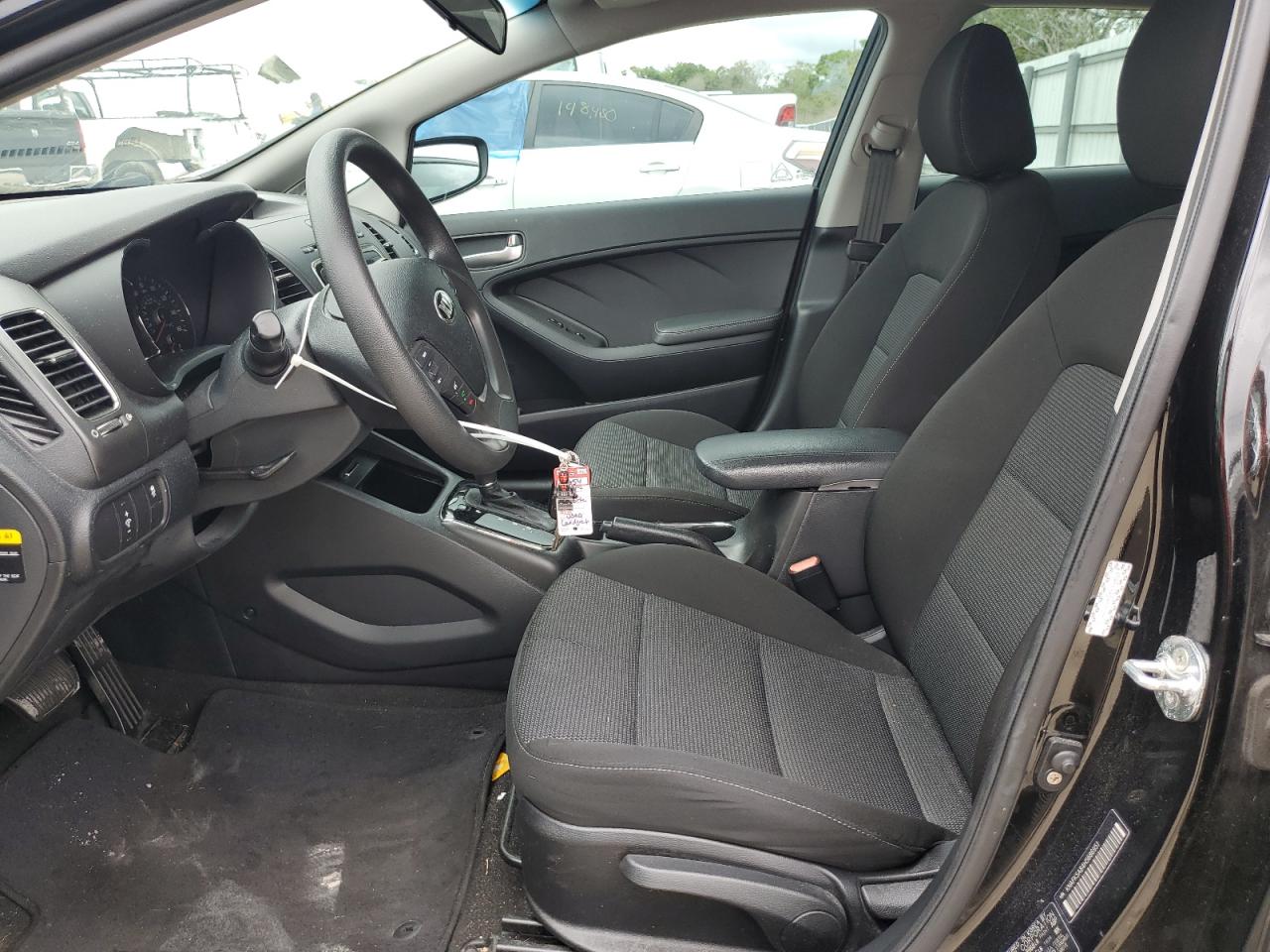 KNAFK5A84H5686951 2017 Kia Forte Lx