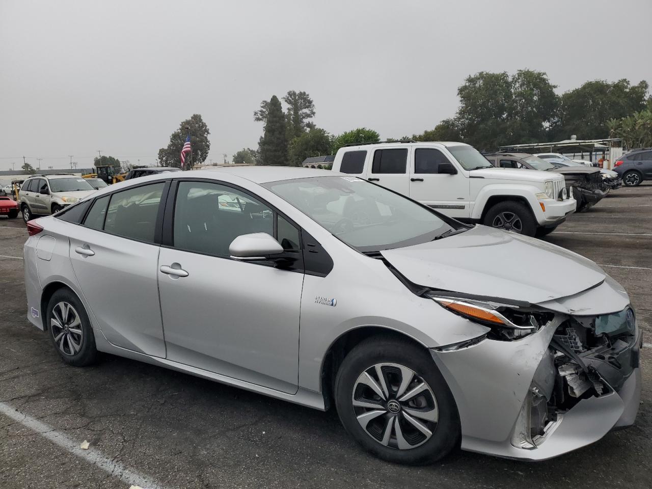 JTDKARFP8H3060567 2017 Toyota Prius Prime