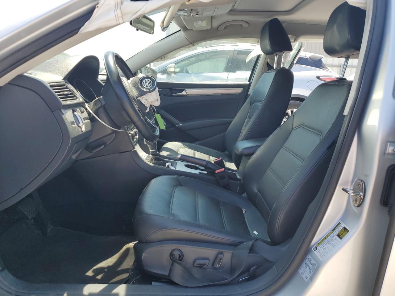 1VWLA7A33KC006076 2019 Volkswagen Passat Wolfsburg