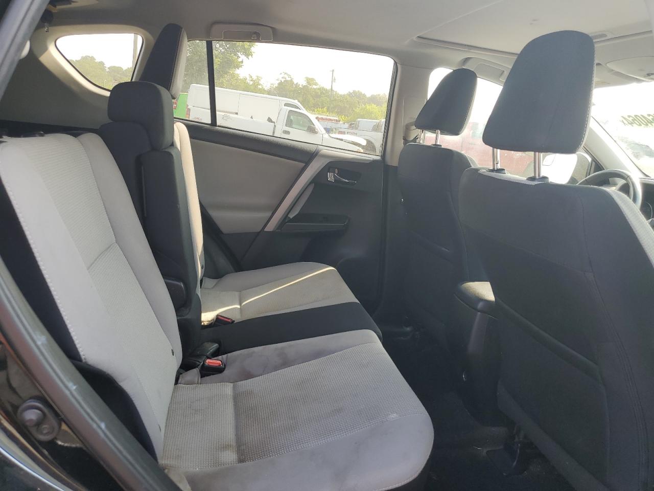 2T3RFREV1HW614948 2017 Toyota Rav4 Xle