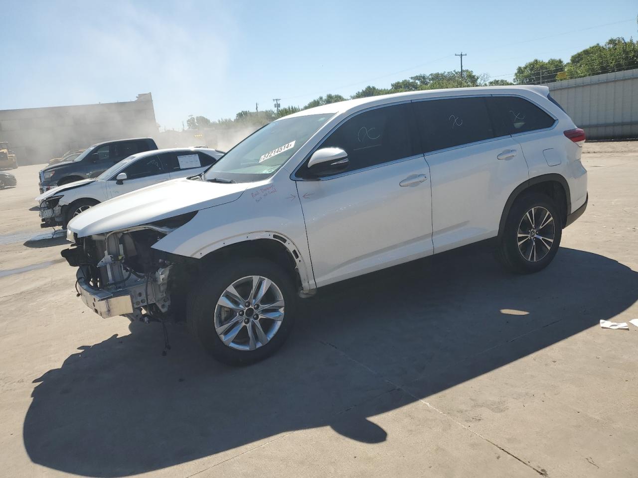 5TDZARFH2KS048072 2019 Toyota Highlander Le