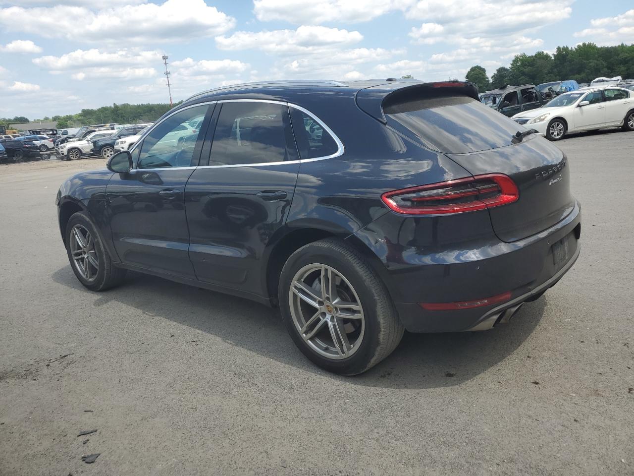 2015 Porsche Macan S vin: WP1AB2A53FLB51179