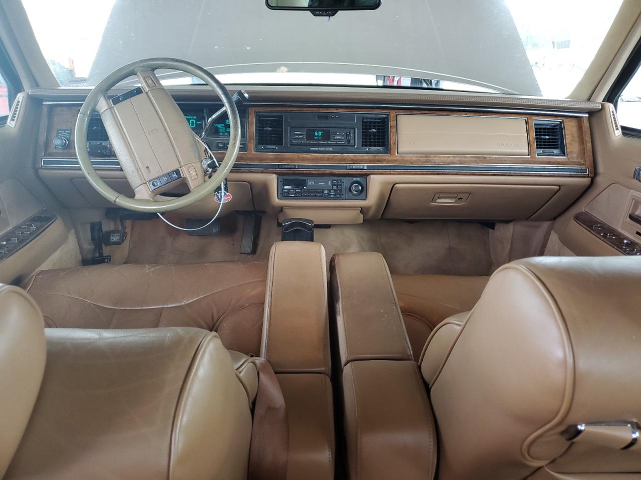 1LNLM82W3RY751363 1994 Lincoln Town Car Signature