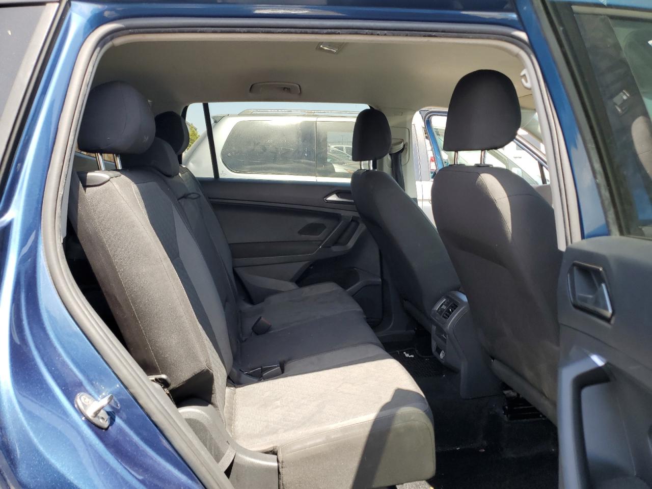 3VV1B7AX1JM080010 2018 Volkswagen Tiguan S