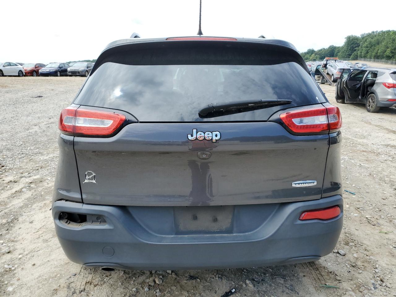 1C4PJLLB4JD531481 2018 Jeep Cherokee Latitude Plus