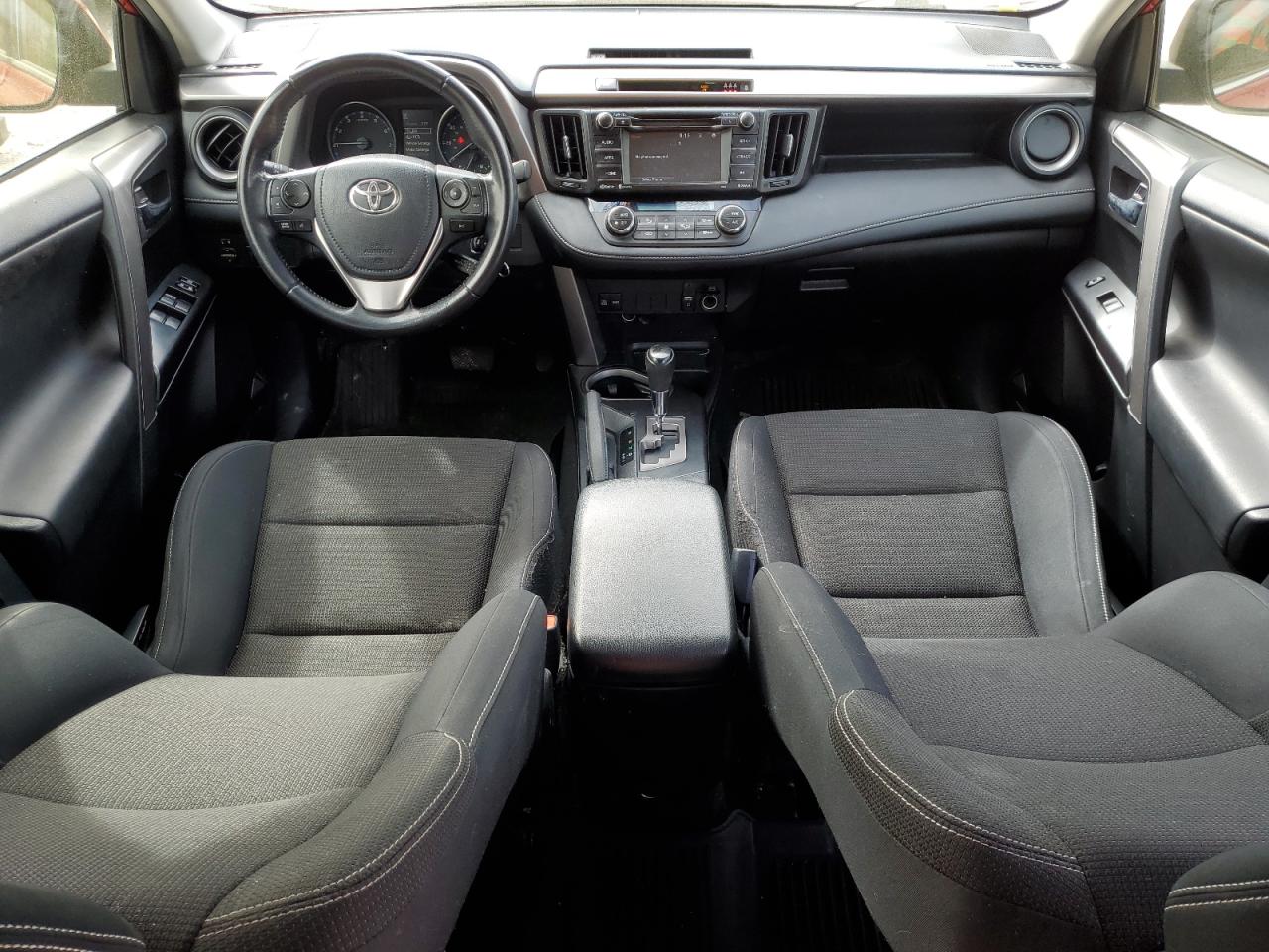 JTMRFREV7HJ111861 2017 Toyota Rav4 Xle