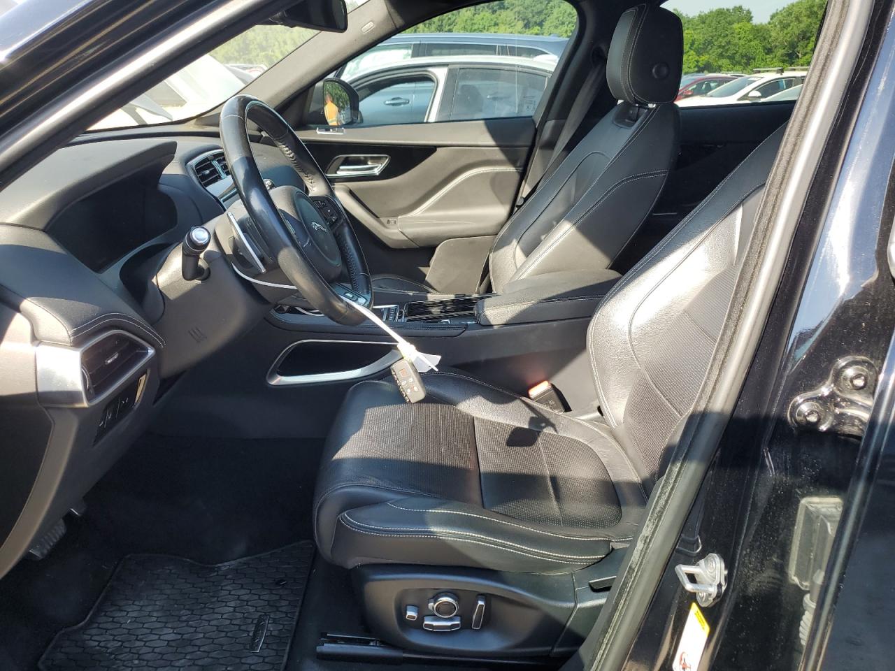 SADCL2GXXJA329047 2018 Jaguar F-Pace R - Sport