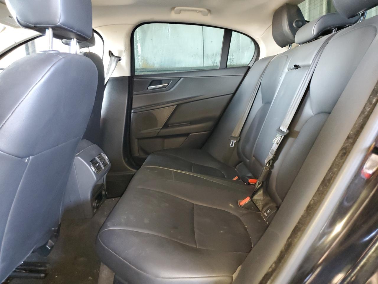 SAJAR4FX6JCP33046 2018 Jaguar Xe