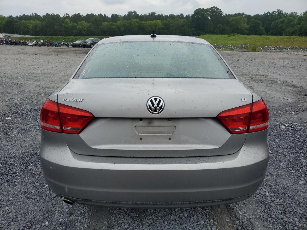 1VWBP7A34DC100447 2013 Volkswagen Passat Se