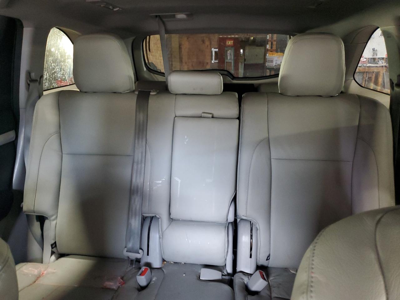 5TDBKRFH9FS110586 2015 Toyota Highlander Le