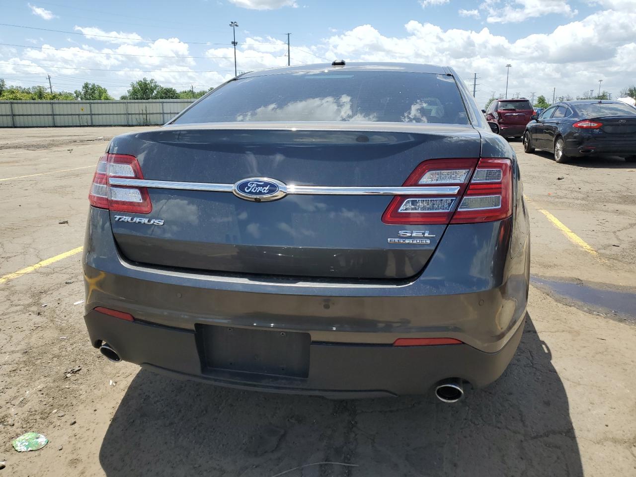 1FAHP2E86JG135619 2018 Ford Taurus Sel