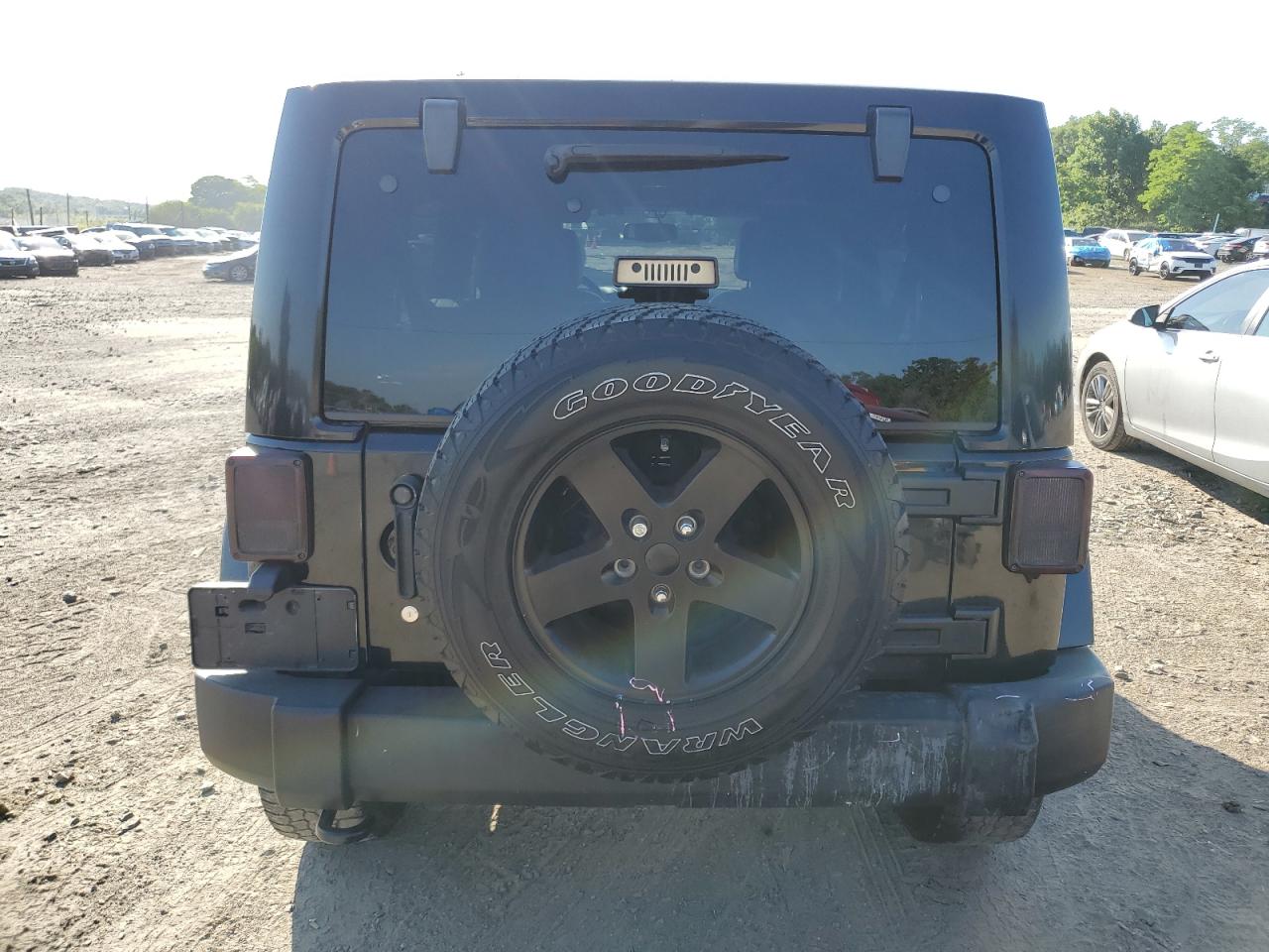 1C4BJWEG1FL614304 2015 Jeep Wrangler Unlimited Sahara