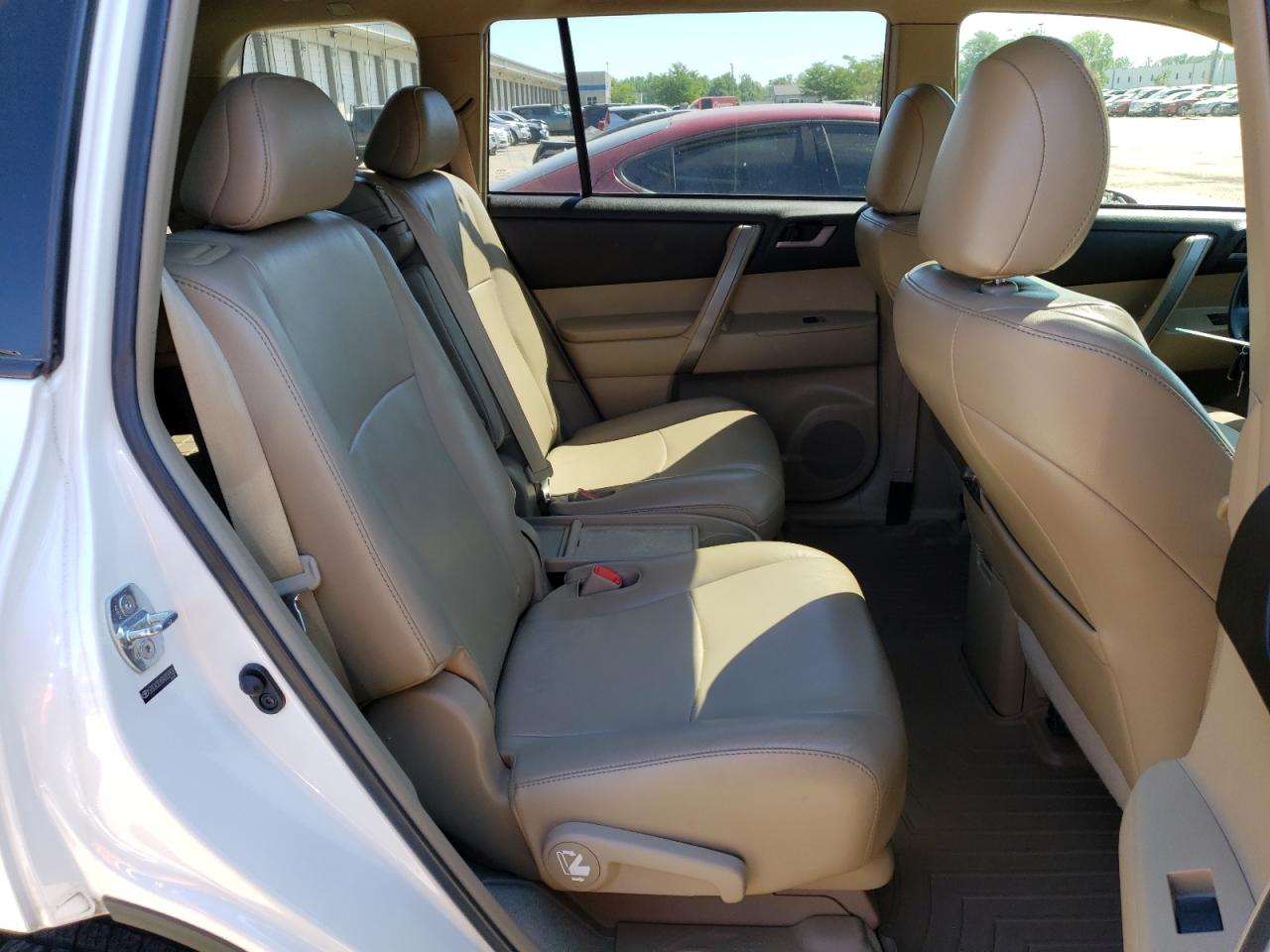 5TDJK3EH0AS037630 2010 Toyota Highlander Se