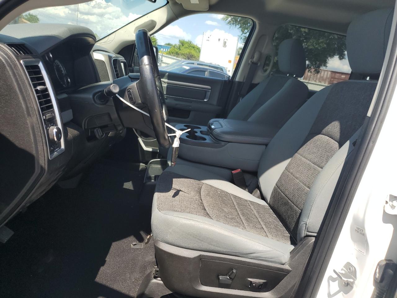 1C6RR6TT4KS682658 2019 Ram 1500 Classic Slt