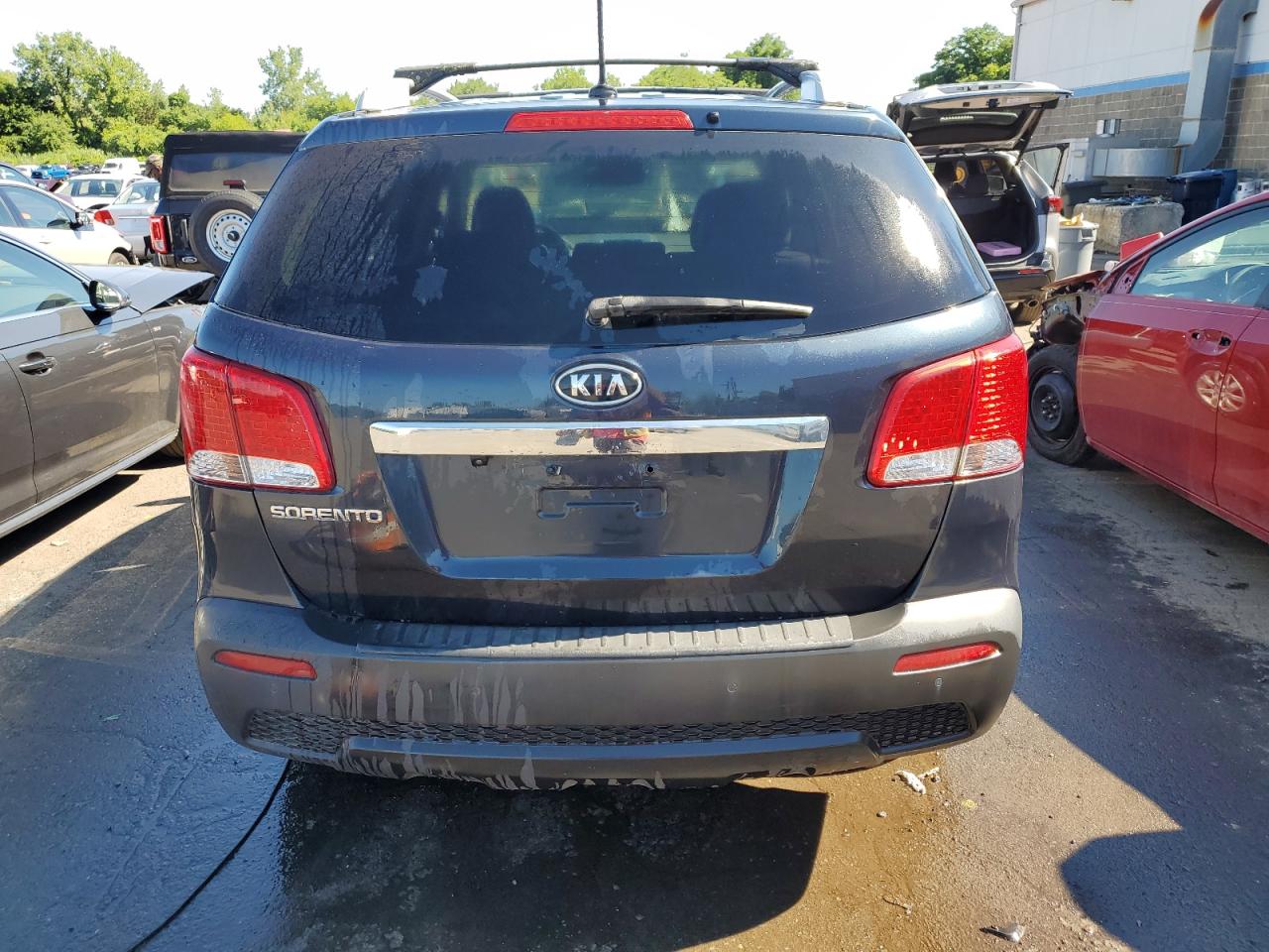 2012 Kia Sorento Base vin: 5XYKT3A64CG304581