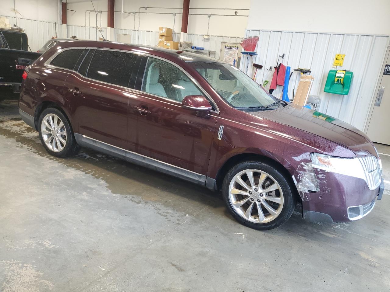 2LMHJ5AT2BBJ51042 2011 Lincoln Mkt