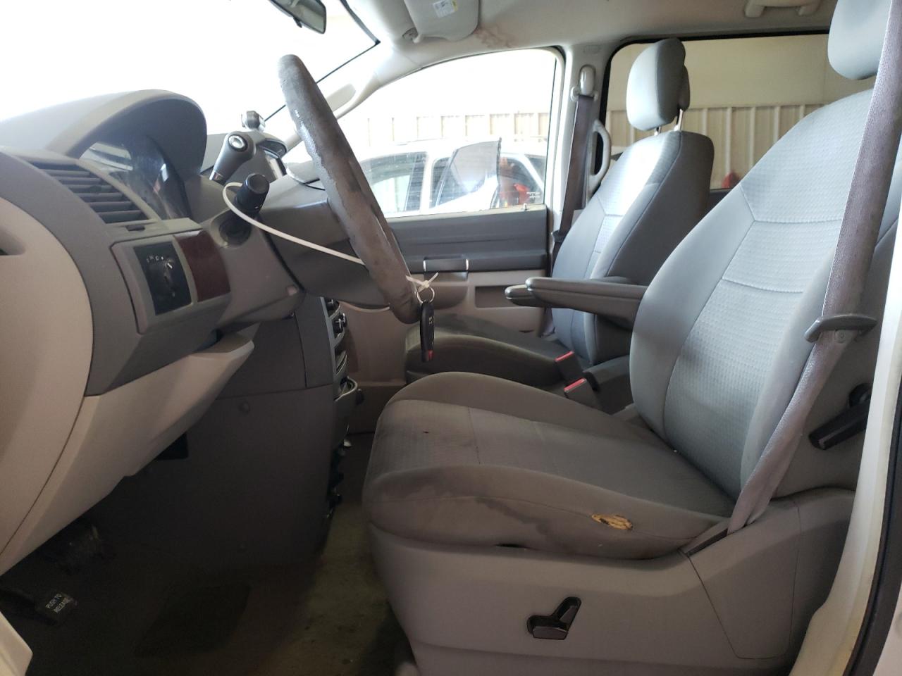 2A4RR4DE8AR344364 2010 Chrysler Town & Country Lx