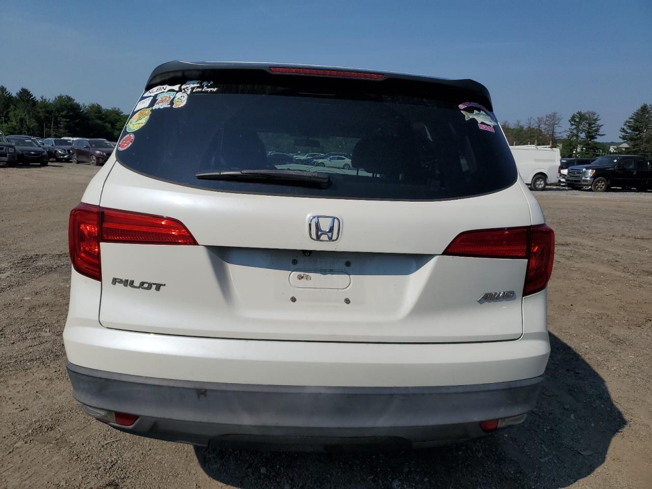 5FNYF6H1XHB006256 2017 Honda Pilot Lx