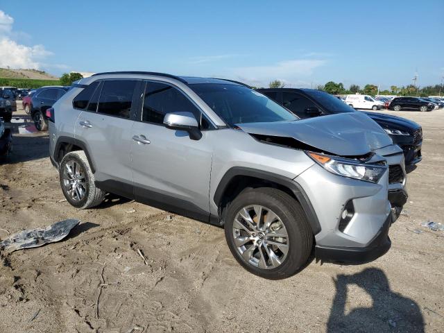 VIN 2T3C1RFV6LW090336 2020 Toyota RAV4, Xle Premium no.4