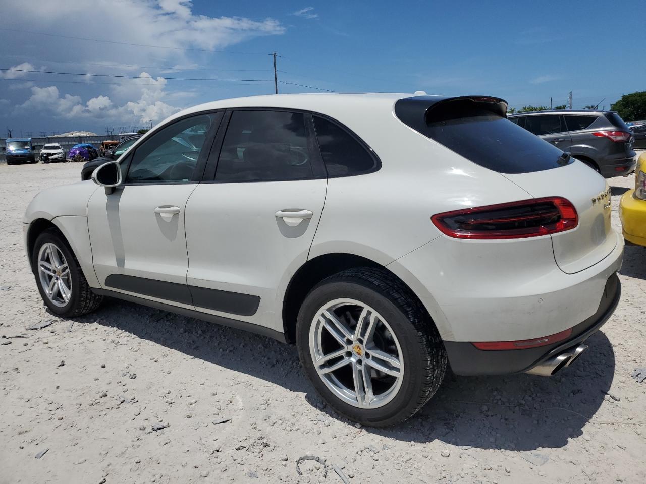 2018 Porsche Macan S vin: WP1AB2A55JLB30939